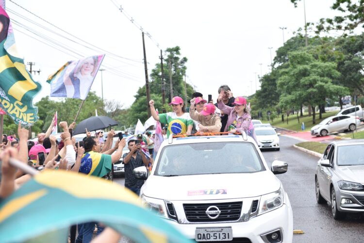 Encerrando campanha cheia de propostas, Adriane reúne apoiadores na “Carreata do Onze”