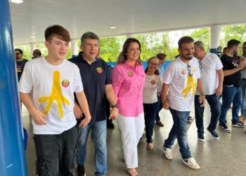 Ao votar com família, Adriane fala em ser ficha limpa e no compromisso com o povo da Capital