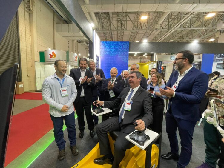 Sistema Fiems apresenta soluções educacionais e de inovação em feira internacional de celulose