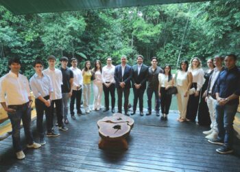 Fiems Jovem realiza encontro com governador Eduardo Riedel