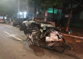 Bêbado, condutor de Corsa colide em carros na Afonso Pena e deixa 2 feridos na madrugada
