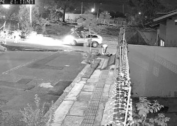 Cinco crianças são atropeladas por VW Gol enquanto brincavam em rua do Taquaral Bosque