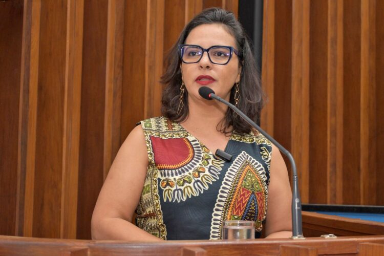 Deputada Gleice Jane participa de entrega do Troféu Zumbi dos Palmares e Tia Eva na ALEMS