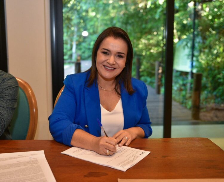 Em parceria com a Caixa, Prefeitura e Governo firmam contrato para construir 160 novas casas na Capital