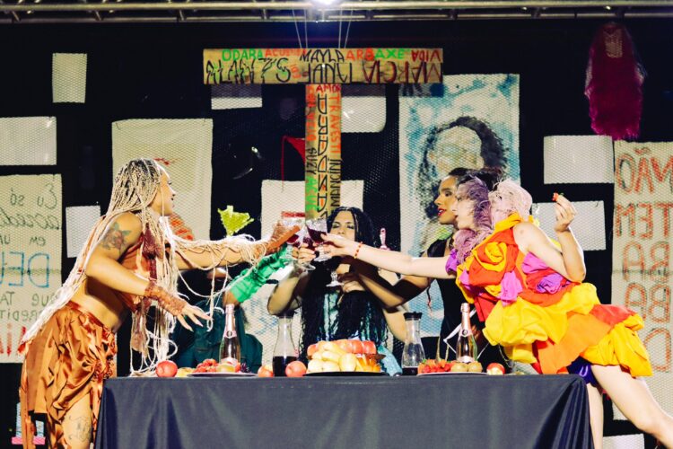 Arte nas Estações traz roda de danças e espetáculo Culto das Travestis neste sábado