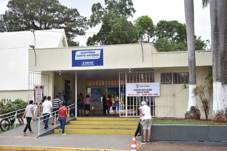 Cemitérios públicos da Capital recebem cerca de 42 mil visitantes no Dia de Finados