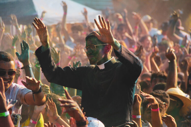 Capital acolhe jovens católicos com evento gratuito, shows nacionais e momentos de fé