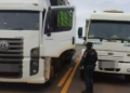 Condutor de caminhão é feito refém por bandidos por horas na Capital e tem veículo levado