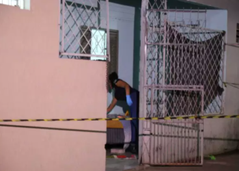 Jovem é morto a golpes de faca em vila de quitinetes no Bairro Taquarussu e dívida de drogas pode ser motivo