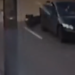 Motociclista tem veículo arrastado por carro e condutor foge sem prestar socorro na Gunter Hans