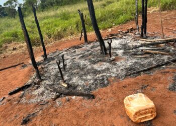 “Vou matar vocês”: Homem é preso, após botar fogo em casa com duas crianças, em Aral Moreira