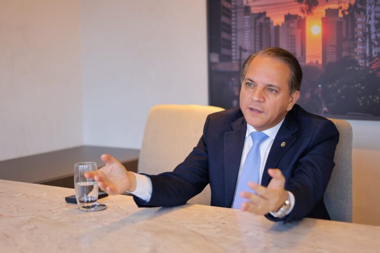 Deputado refuta julgamento do STF sobre regulação das redes sociais e alerta para ameaça à liberdade de expressão