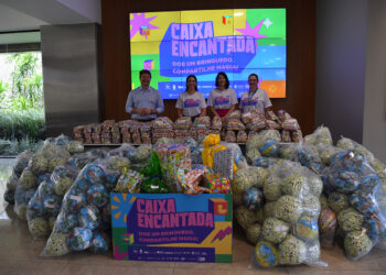Fiems entrega brinquedos para campanha Caixa Encantada