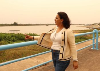 Gleice Jane viaja pelo rio Paraguai para ouvir comunidades afetadas pelos incêndios no Pantanal