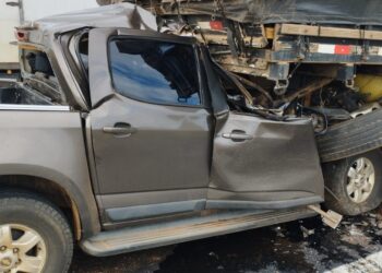 Colisão traseira de S-10 em caminhão mata uma pessoa na MS-306. Imagens fortes: