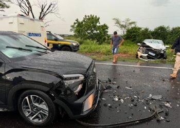 Jornalistas e esposas são 4 das 7 vítimas de acidente frontal entre carros, na BR-376