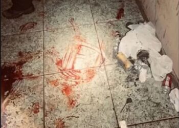 Dono de casa deixa amigo cuidando e quando volta o encontra morto a golpes de faca