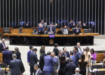 Câmara aprova 1º projeto do pacote de corte de gasto com reforços ao arcabouço e bloqueio de emendas