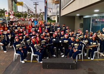 Cantata natalina em frente ao MPT-MS emociona dezenas de pessoas na capital