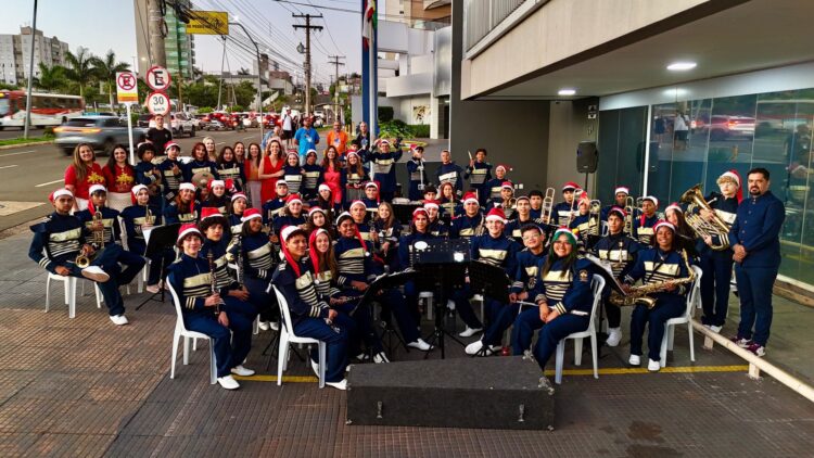 Cantata natalina em frente ao MPT-MS emociona dezenas de pessoas na capital