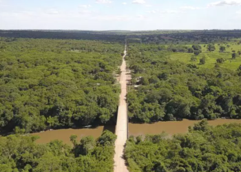 Rapaz de 19 anos está desaparecido no Rio Aquidauana na Ponte do Grego, após nadar até cachoeira