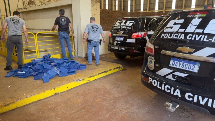 Polícia queima mais de 400 quilos de drogas apreendidas na cidade de Dourados