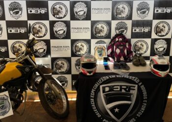 Dupla que assaltava de moto na Capital e quase matou vítima esfaqueada é presa