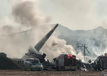Capivara News TV: Vídeo mostra quando avião sai da pista e explode na Coreia do Sul