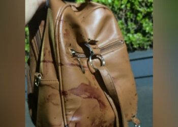 Mulher é esfaqueada cerca de 20 vezes pelo ex na saída de supermercado, na Capital