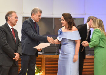 “Estamos fazendo história”, diz Adriane ao ser diplomada primeira prefeita de Campo Grande