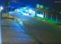 Capivara News TV: Vídeo mostra execução de rapaz em bar por dupla de moto, em Campo Grande