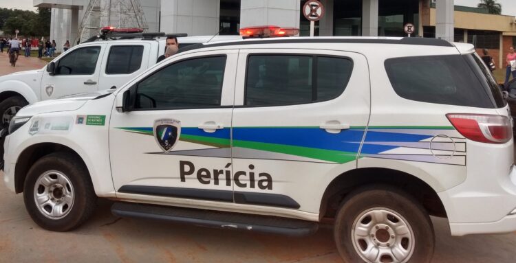 Vizinhos sentem mau cheiro e PM encontra corpo de idoso em decomposição, na Capital