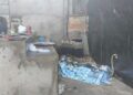 Churrasqueira cai em cima de adolescente enquanto trabalhava e o mata, em Dourados