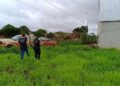 Corpo em decomposição é encontrado por trabalhadores que desatolavam caminhonete