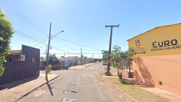Jovem é expulso de tabacaria no Leblon, após briga, e é baleado dentro de carro