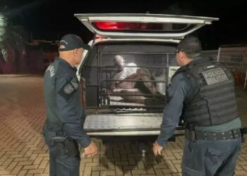 Farmacêutico dá show em “zonão” ao sair sem pagar, ameaçar garotas de programa e é preso