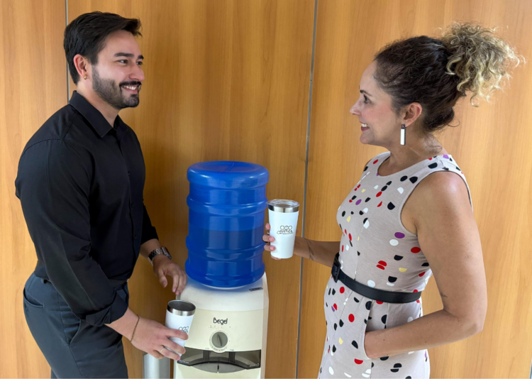 TJMS distribui copos reutilizáveis para servidores como parte de campanha