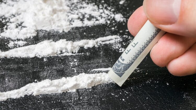 Ao abusar de cocaína em hotel, homem “vê demônios”, surta e morre, em Três Lagoas