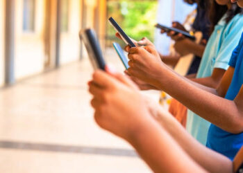 Celular proibido nas escolas: veja perguntas e respostas sobre lei federal