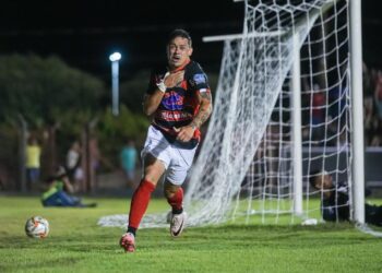 Em jogo de duas viradas e cinco gols, Águia Negra vence o Naviraiense em Rio Brilhante