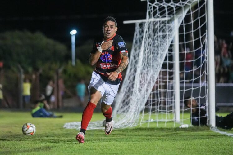 Em jogo de duas viradas e cinco gols, Águia Negra vence o Naviraiense em Rio Brilhante