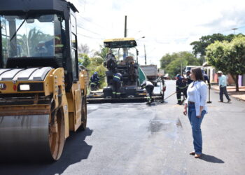 Prefeita Adriane acompanha progresso de obras, com foco em melhorias na educação, infraestrutura e lazer