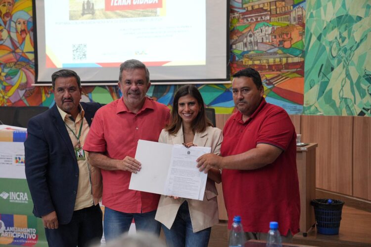 Camila Jara participa de lançamento do programa Terra Cidadã em Ponta Porã