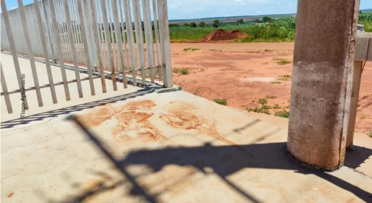 Jovem morre no hospital, após ser espancado e deixado em calçada de igreja