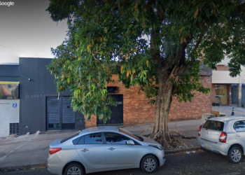 “Fora da casinha”: Policial decide voltar pra boate LGBTQIA+ mesmo fechada, faz escândalo e é levado pra delegacia