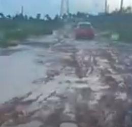 Capivara News TV: Em vídeo, morador chama prefeita na “chincha” pra resolver ruas cheias de lama