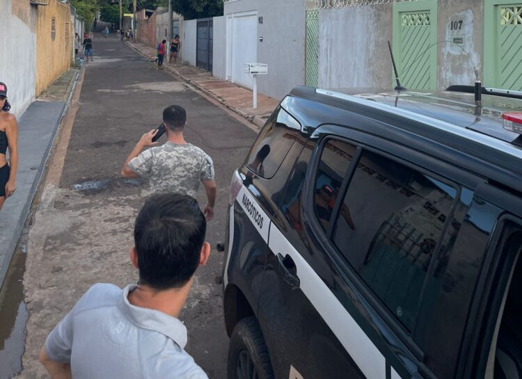 No Nhanhá, suspeitos de tráfico saem em disparada ao ver viatura, 1 é preso e boca de fumo fechada