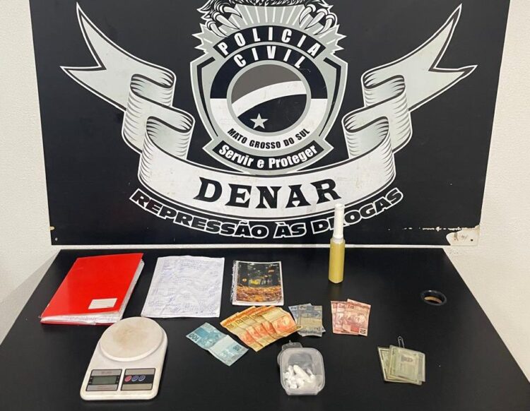 Após denúncia de que corpo estava em terreno, polícia prende 3 e fecha “boca” no Jardim Aeroporto