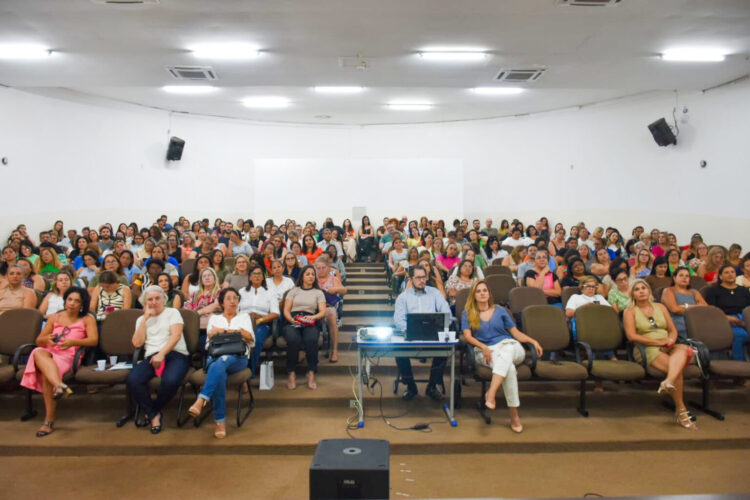 Prefeitura realiza alinhando pedagógico com diretores de escolas para ano letivo de 2025