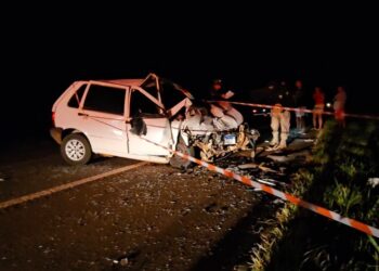 Colisão entre Fiat Uno e VW Gol na BR-060 mata mulher de 42 anos nesta noite